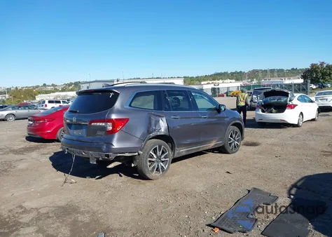 2019 Honda Pilot Touring z USA, uszkodzony, nr VIN 5FNYF6H60KB088890